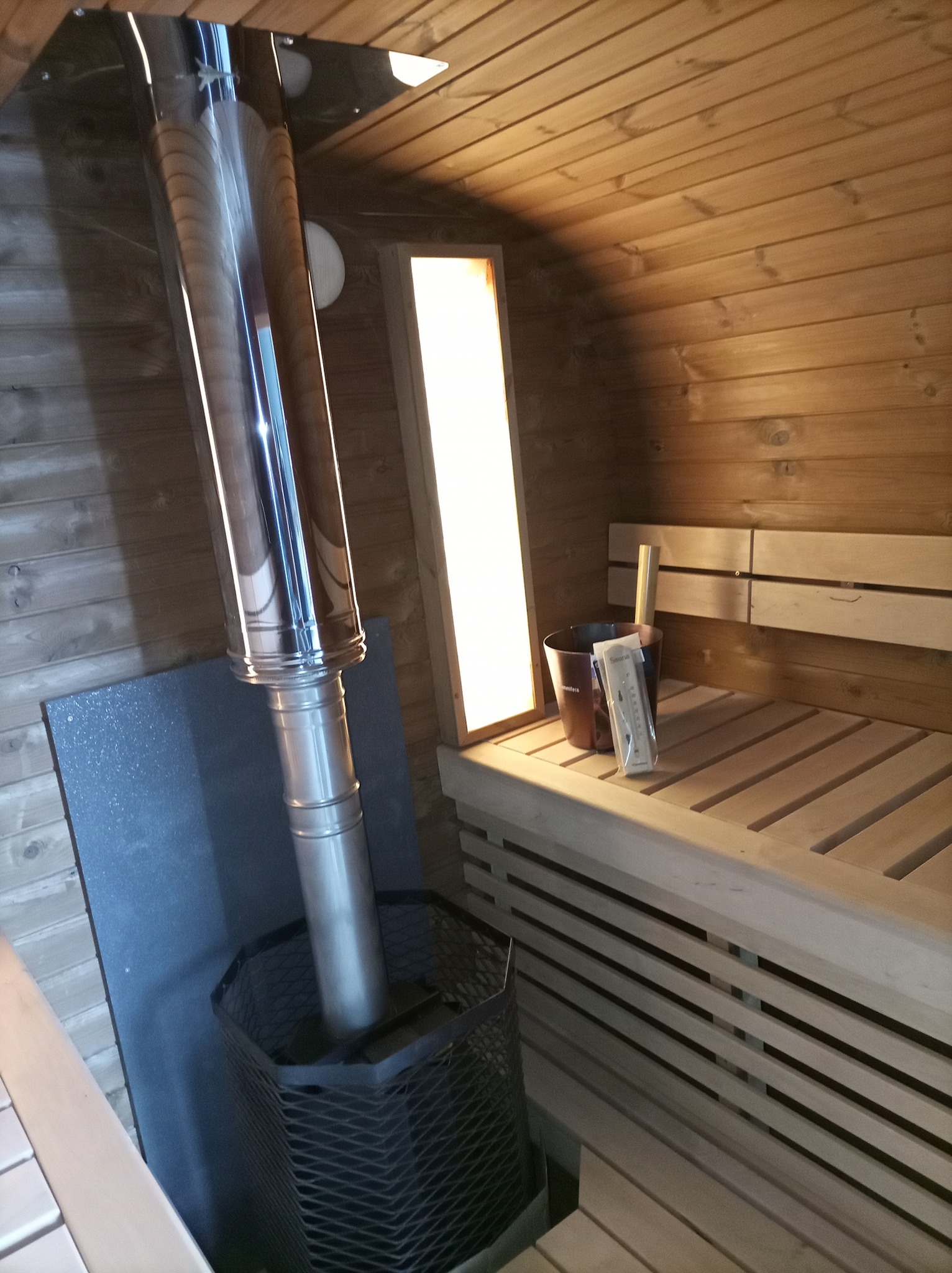 Moderní sauna na zahradě